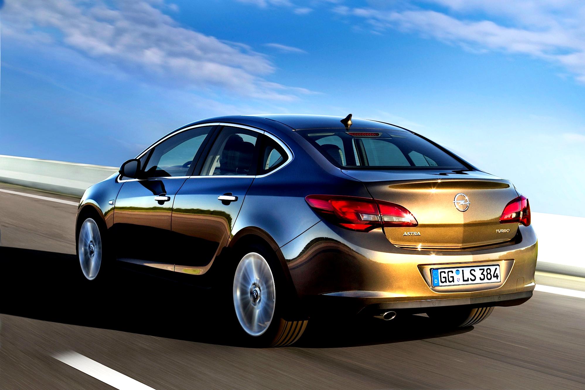Opel Astra Sport Sedan 2012 #10