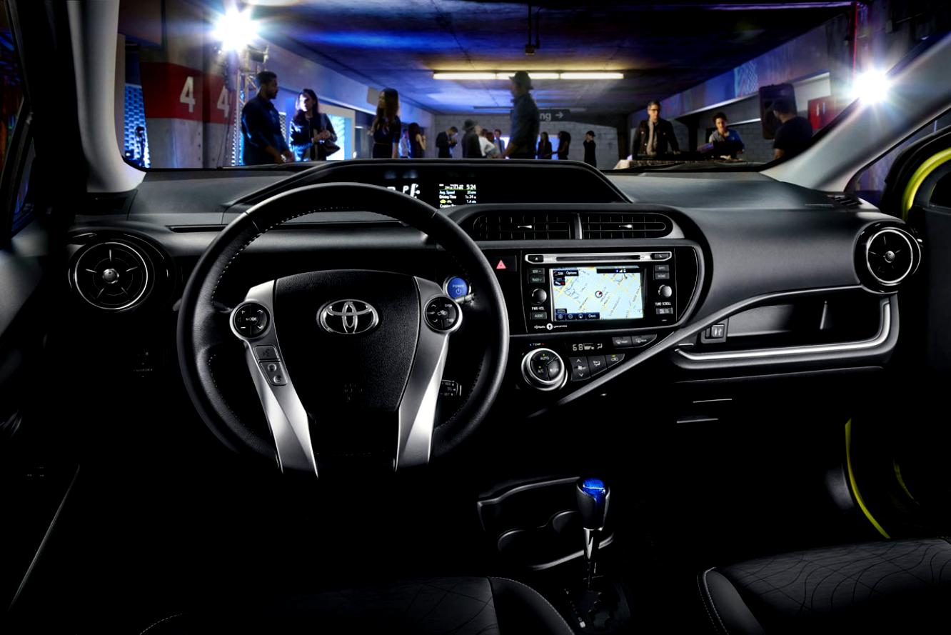 Toyota Prius C Aqua 2012 #10