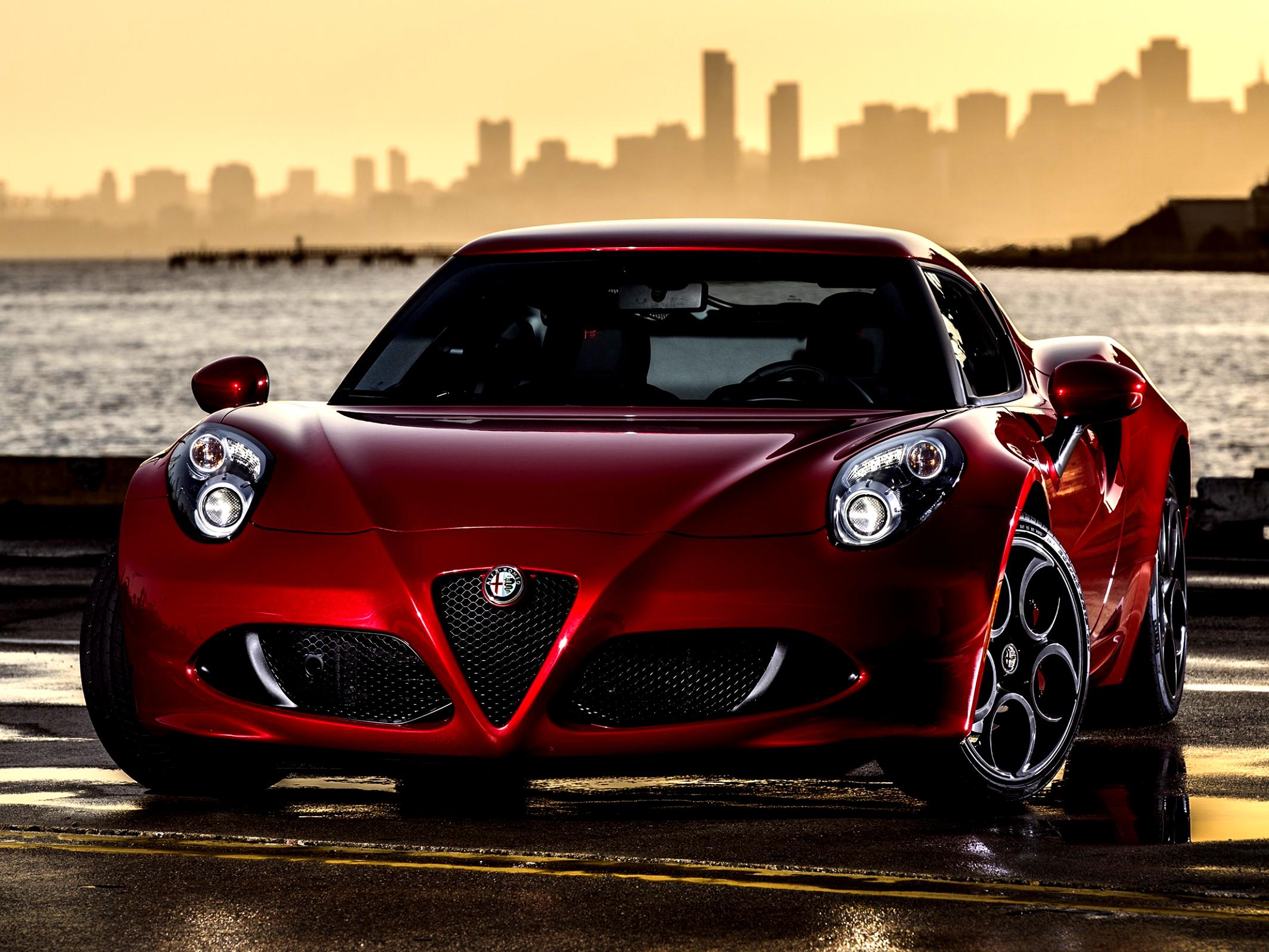 серый автомобиль Alfa Romeo 4C бесплатно