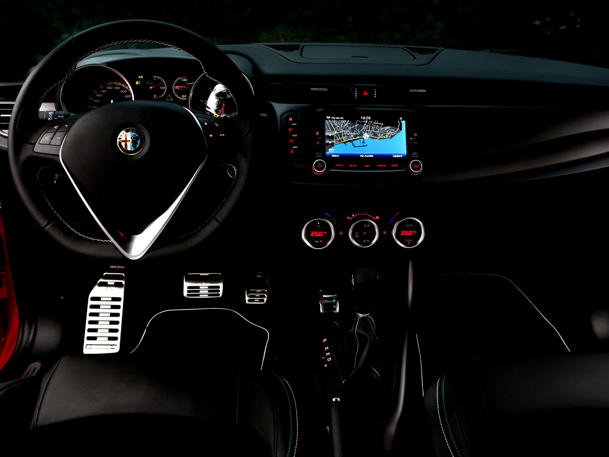 Alfa Romeo Giulietta Quadrifoglio Verde 2011 #68