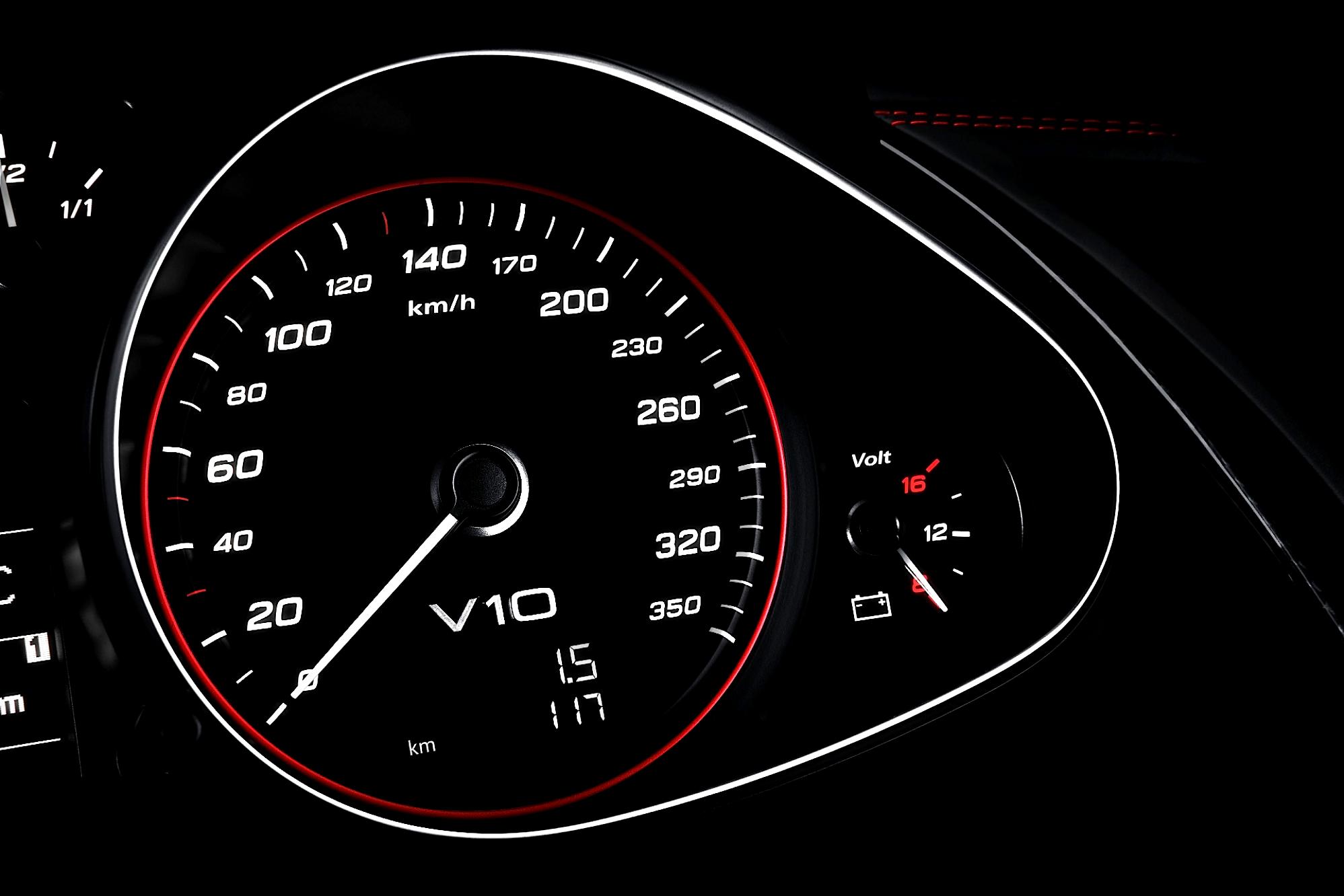 Audi R8 V10 Spyder 2010 #25