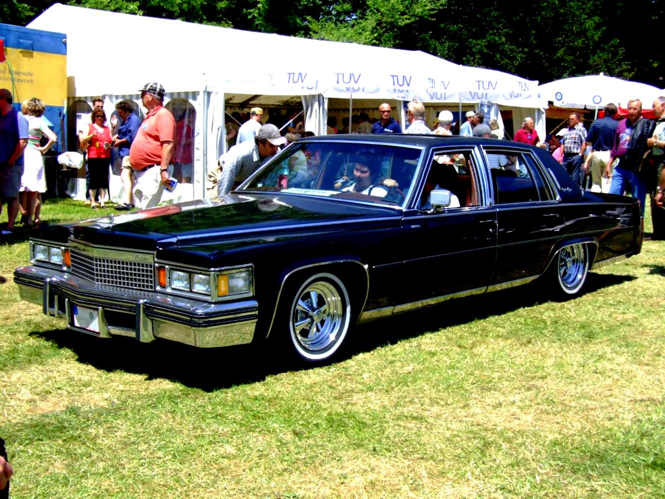 Cadillac Brougham 1992 #36