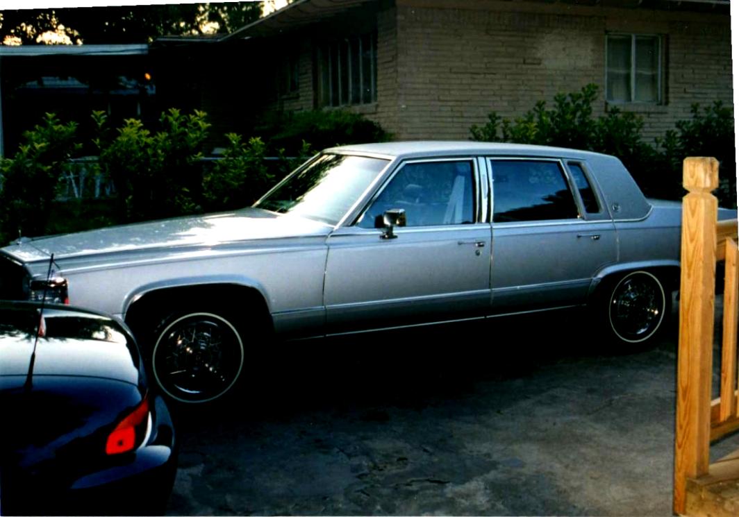 Cadillac Brougham 1992 #61