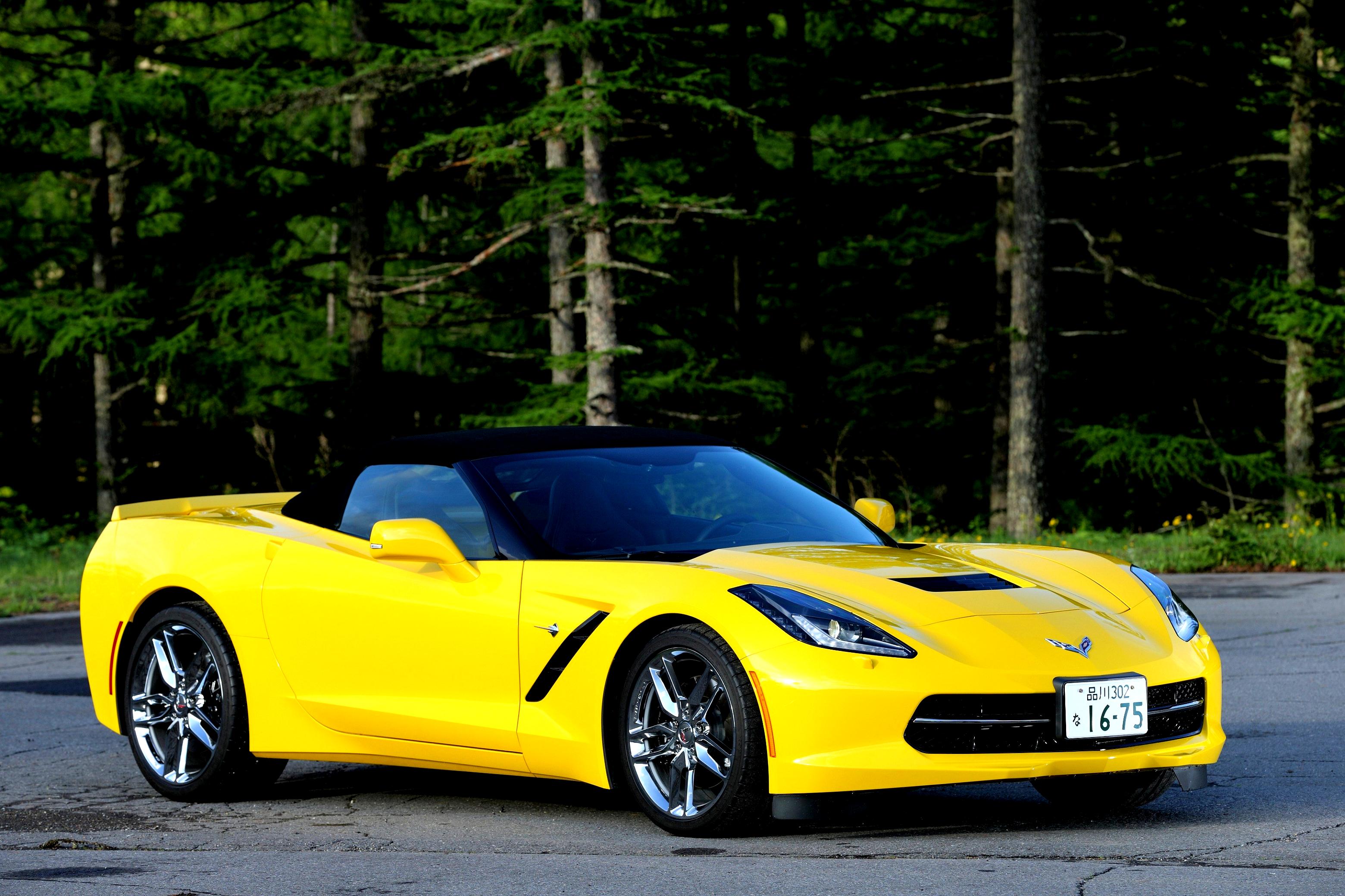 Желтая машина купить. Шевроле Корвет с7. Chevrolet Corvette c7 Stingray. Chevrolet Corvette c7 2013. Chevrolet Corvette Stingray 2013.