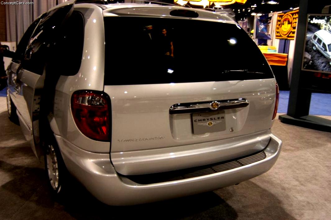 Chrysler Town & Country 2004 #7