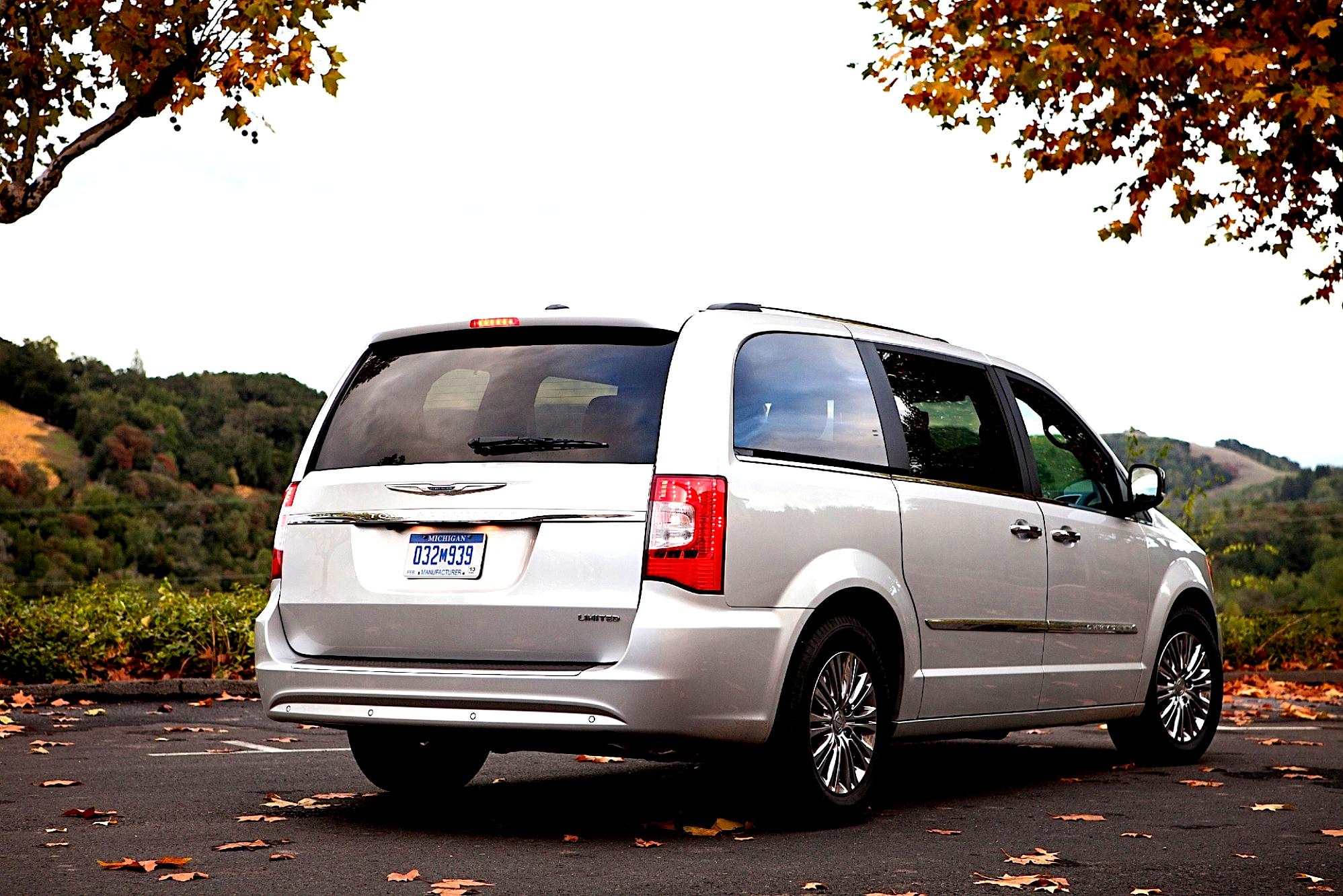 Chrysler Town & Country 2007 #16