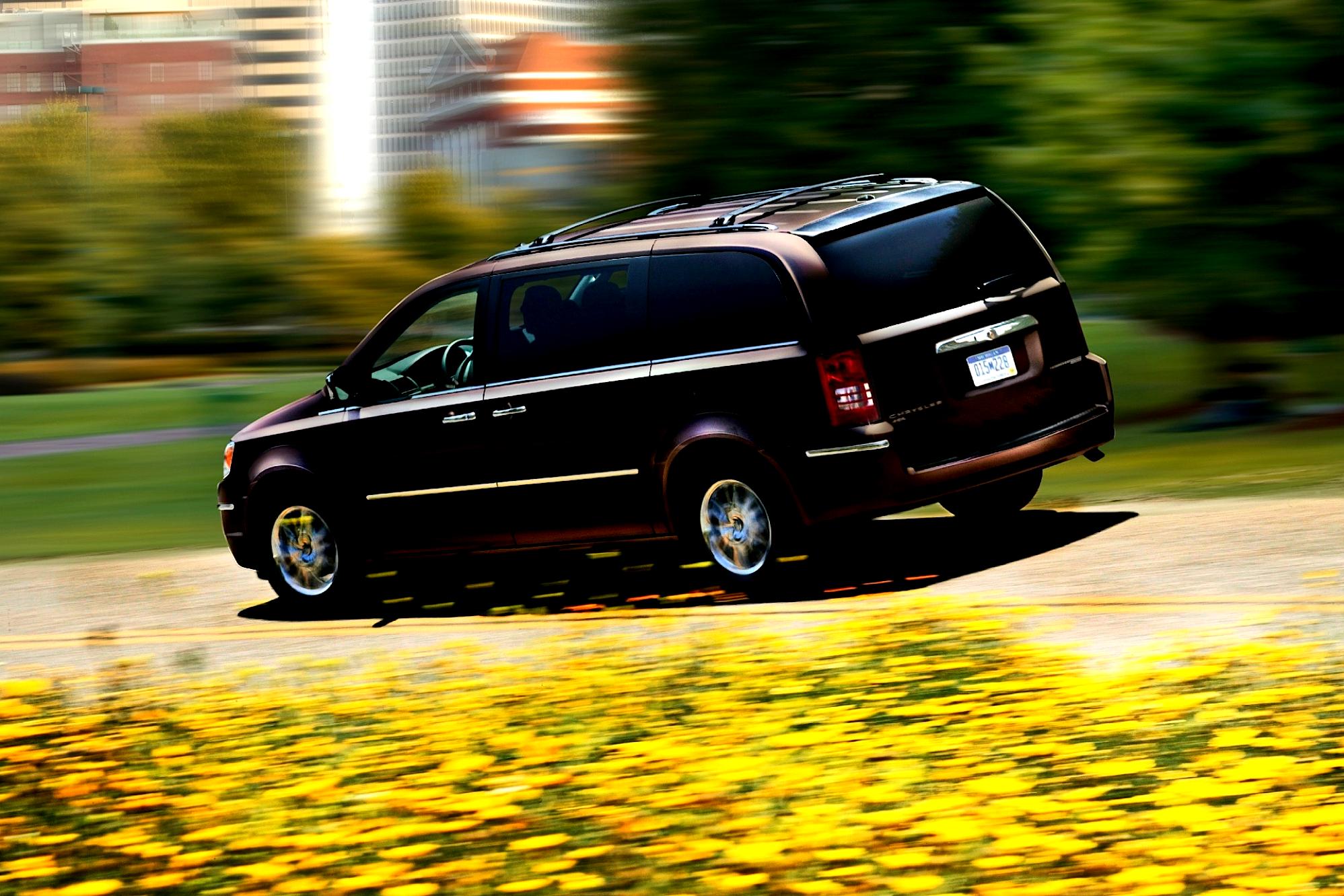 Chrysler Town & Country 2007 #27