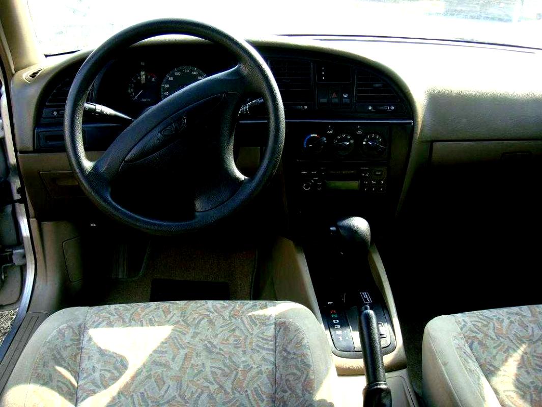 Daewoo Nubira Hatchback 2000 #10