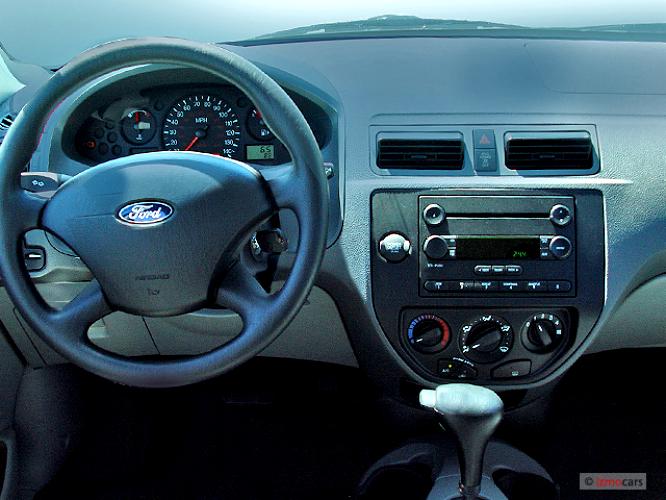 Ford Focus 4 Doors 2001 #7