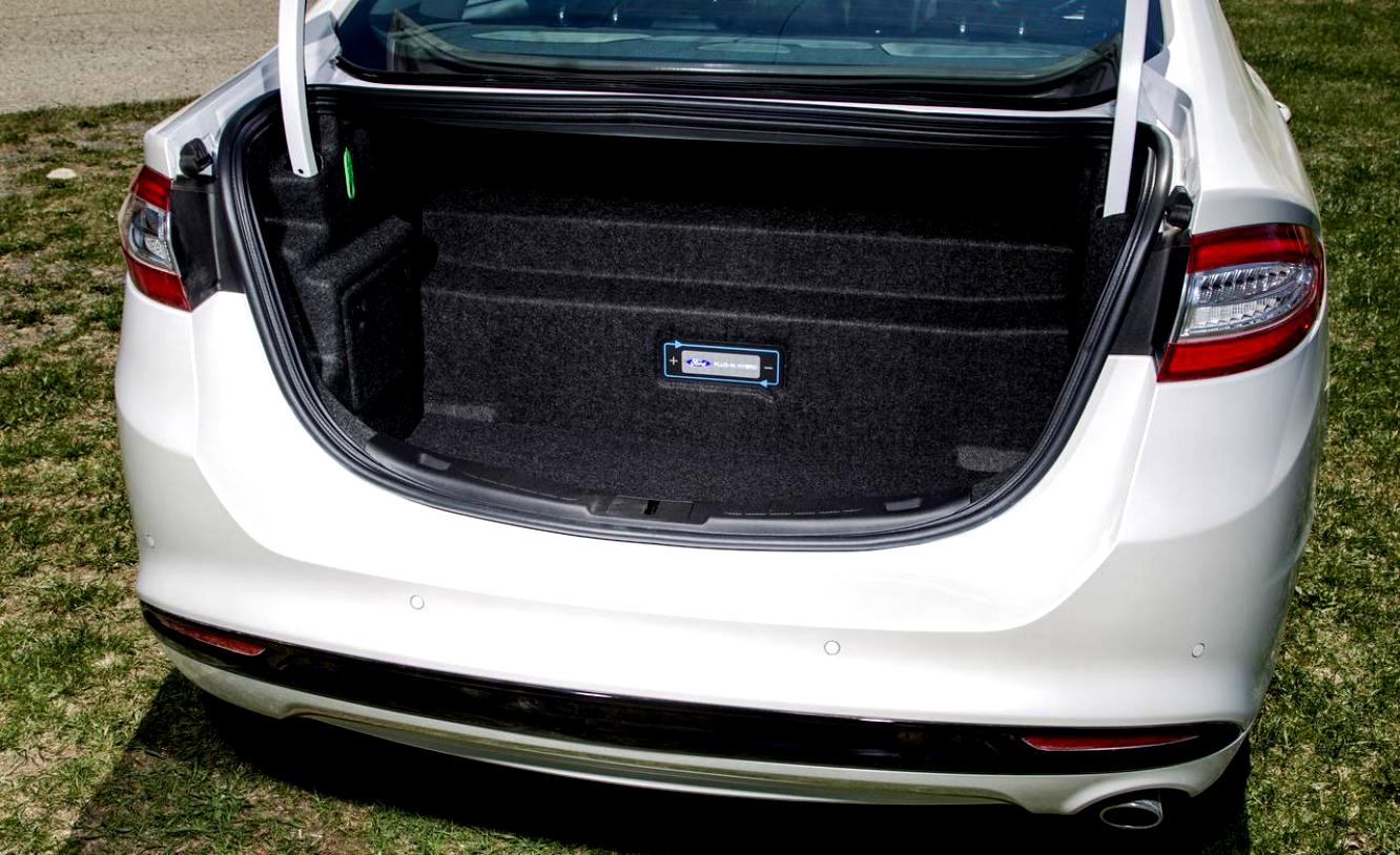 Ford Fusion Hybrid 2014 багажник