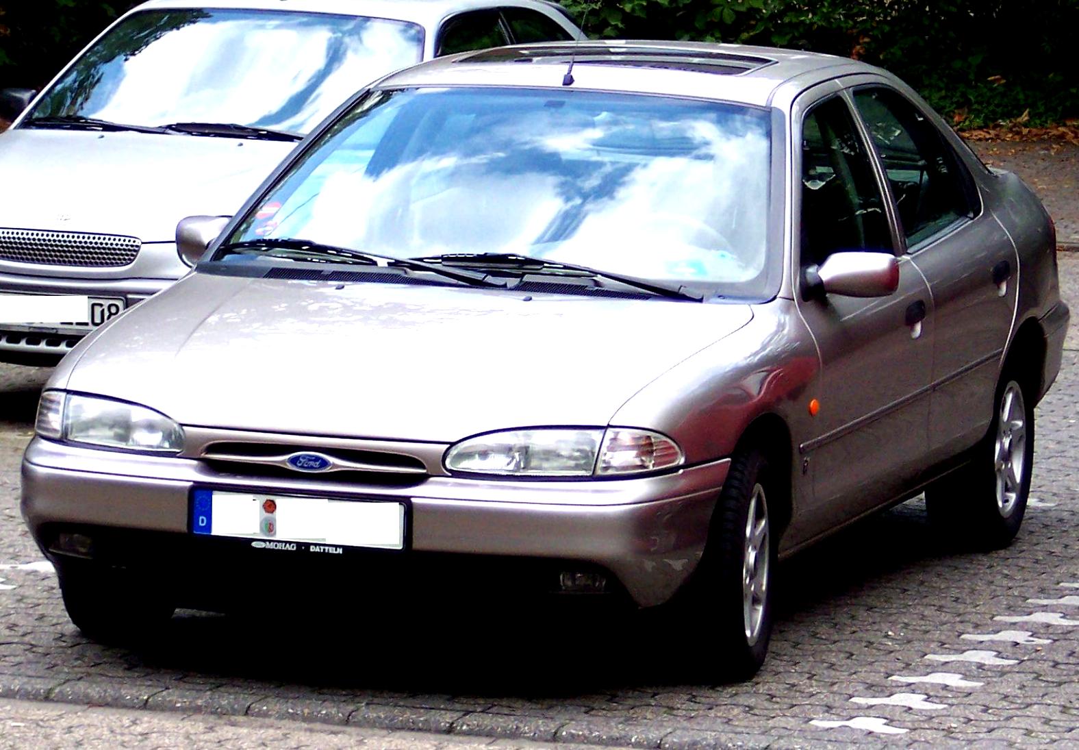 Ford Mondeo Sedan 1993 #11