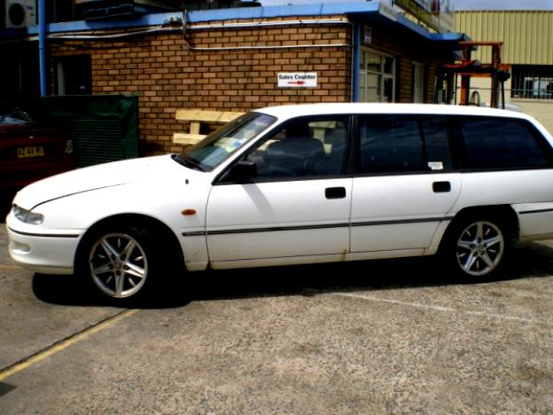 Holden Commodore Wagon 1997 #10