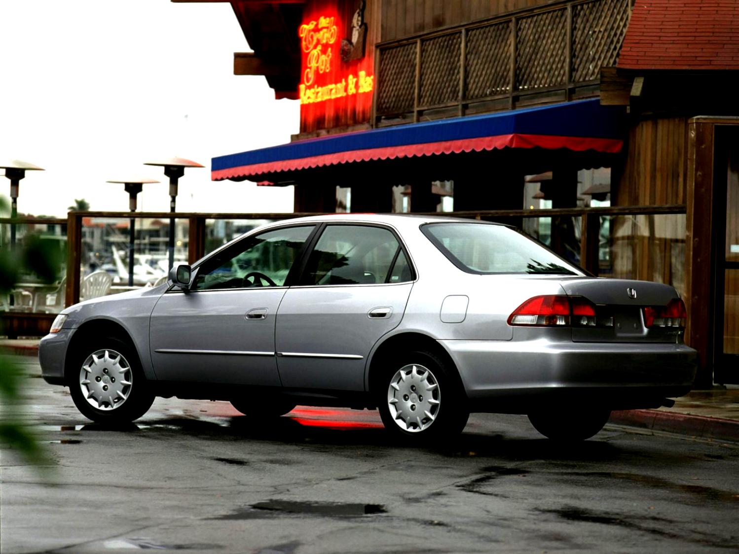 Honda Accord Sedan US 2002 #29