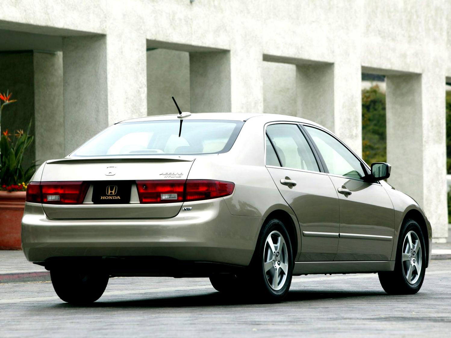 Honda Accord Sedan US 2005 #10