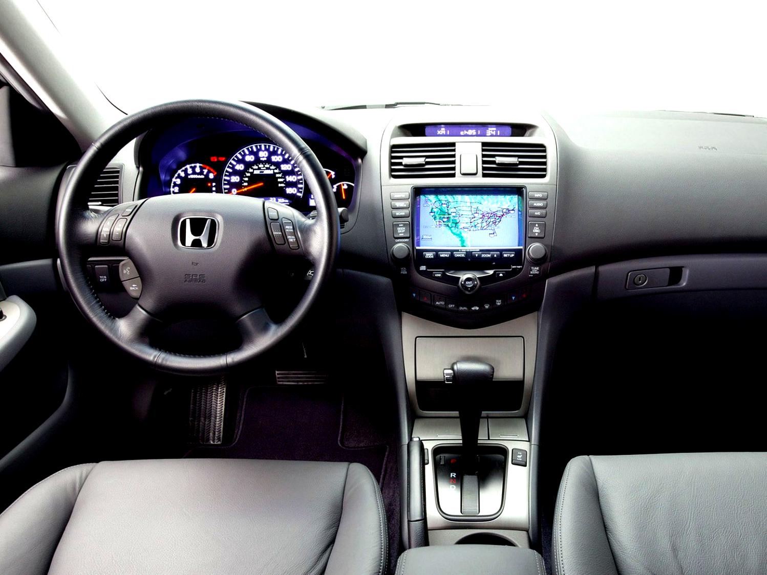Honda Accord Sedan US 2005 #21