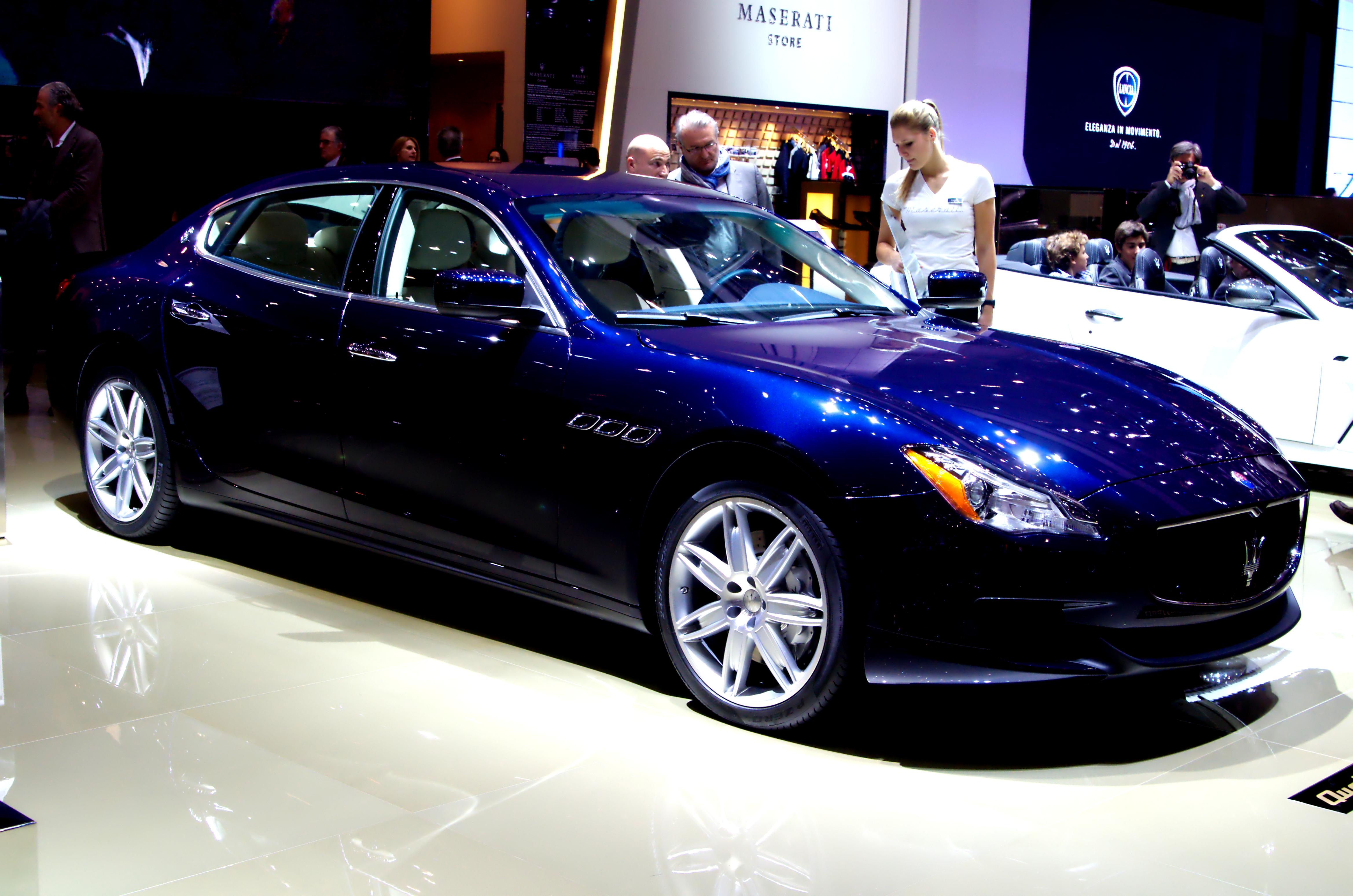 Vi 2013. Мазерати Кватропорте 6. Мазерати Кватропорте 2013. Maserati Quattroporte 2004 Blue. Maserati Quattroporte синий.