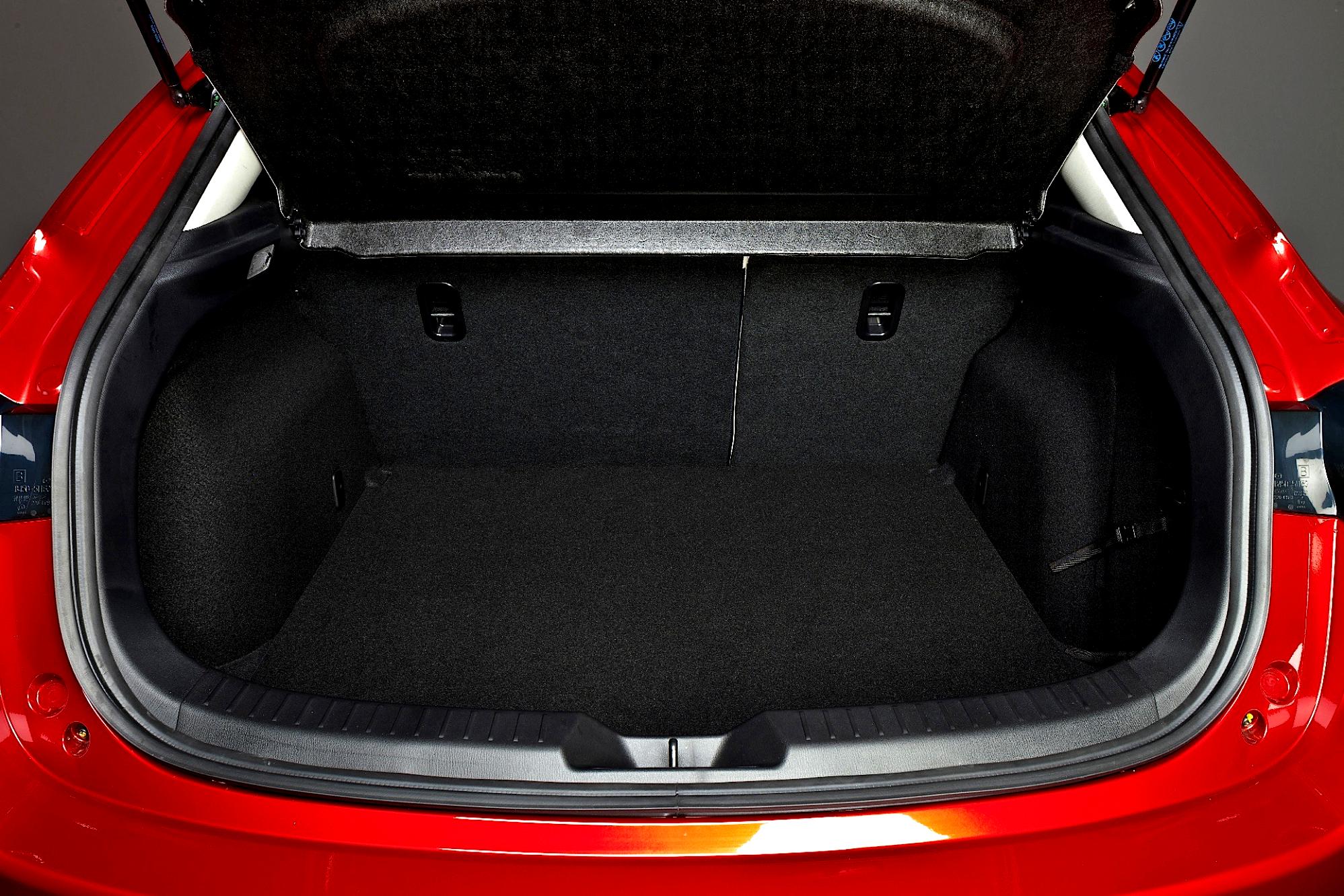 Mazda 3 / Axela Hatchback 2013 #61