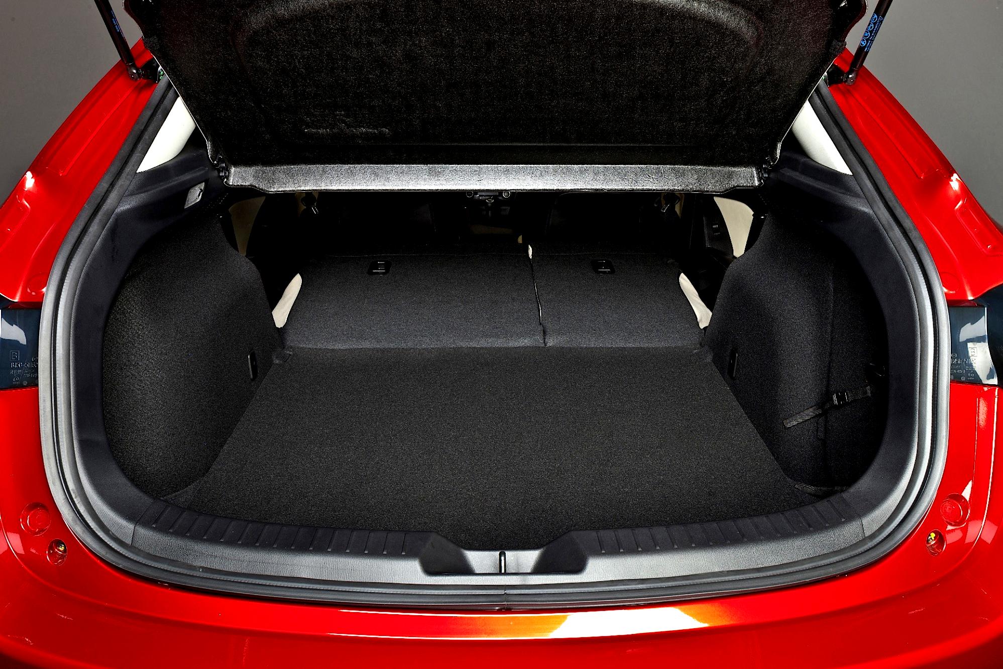 Mazda 3 / Axela Hatchback 2013 #62