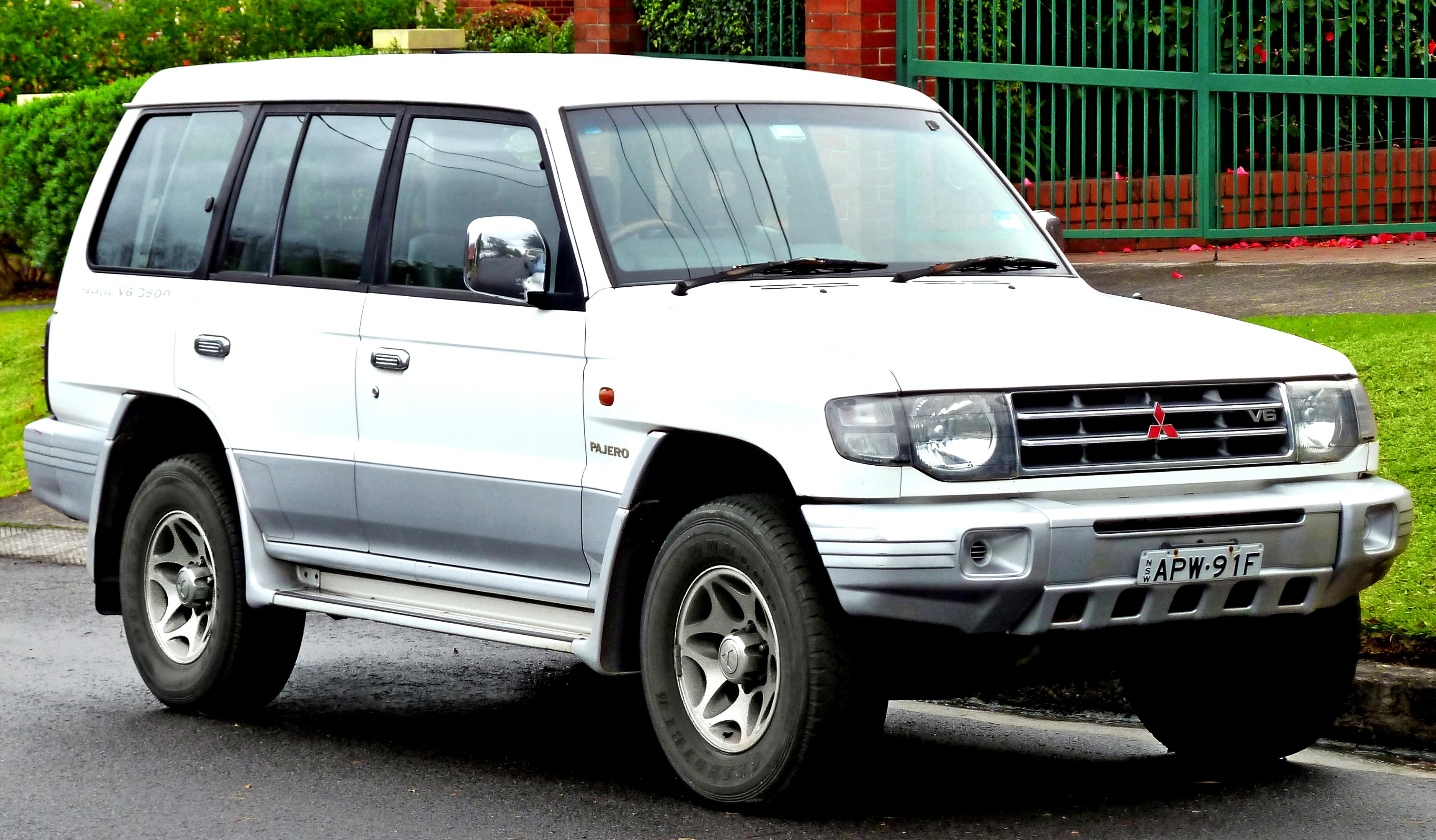 Pajero v. Mitsubishi Pajero 1997. Митсубиси Паджеро 1991-1997. Mitsubishi Pajero II 1997. Mitsubishi Pajero, Montero 1991-1999.