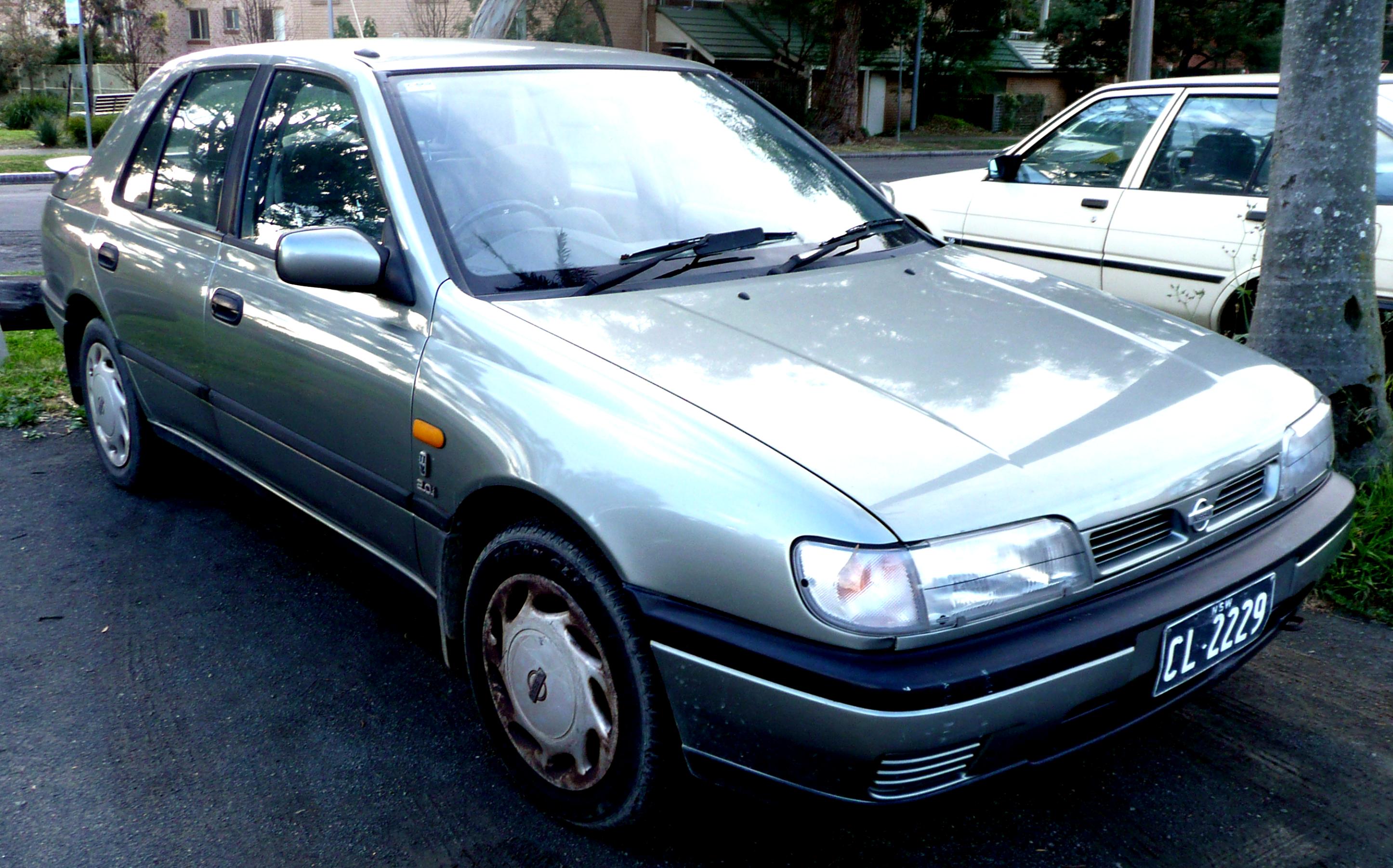 Nissan Primera Sedan 1990 #2
