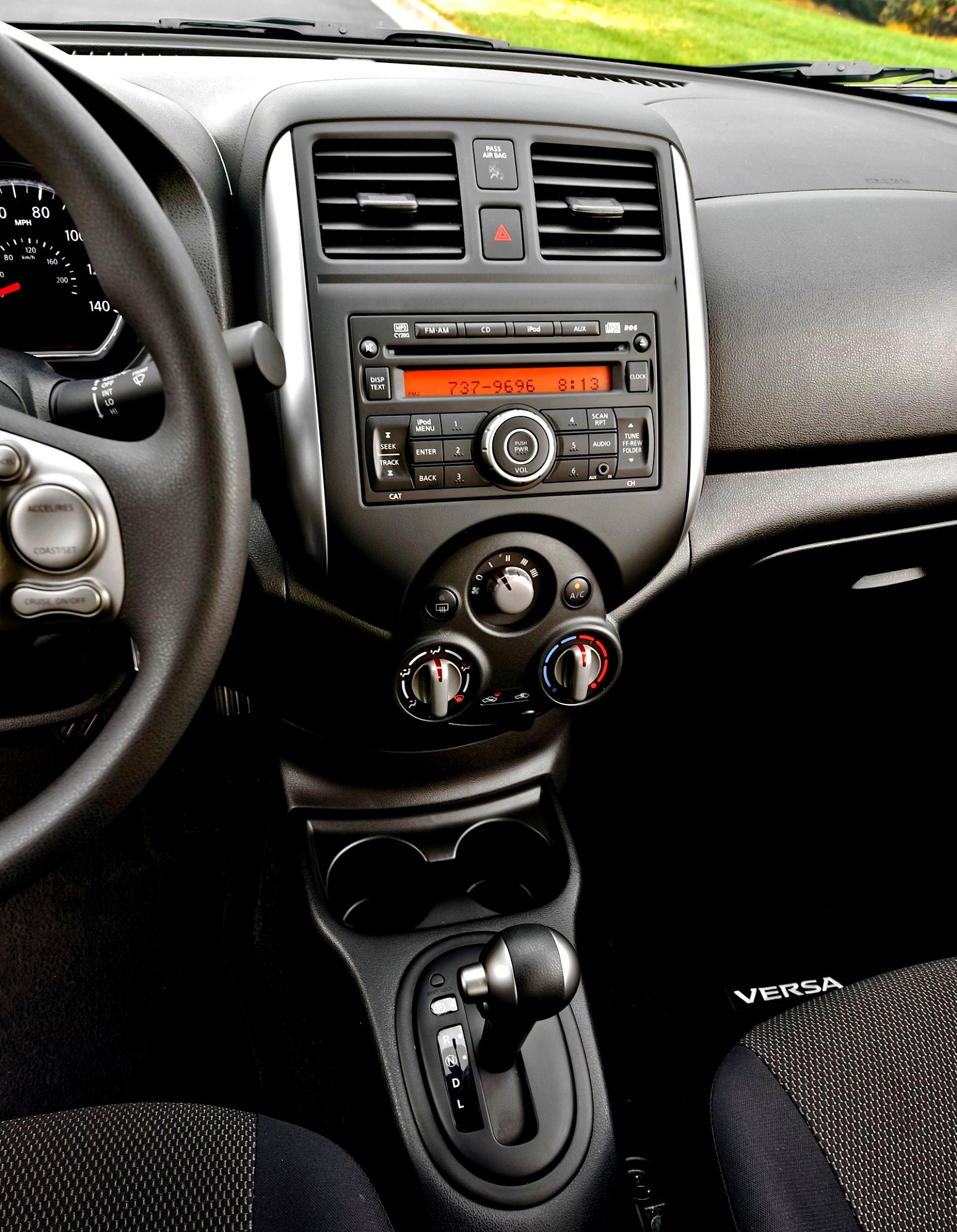Nissan Tiida/Versa Sedan 2011 #28