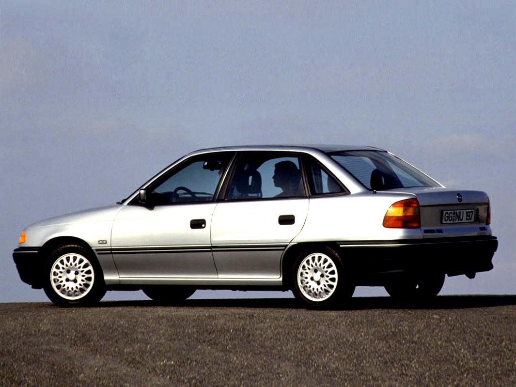 Opel Astra Sedan 1992 #4