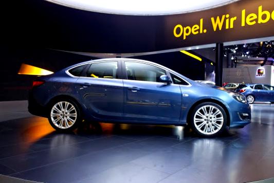 Opel Astra Sport Sedan 2012 #6