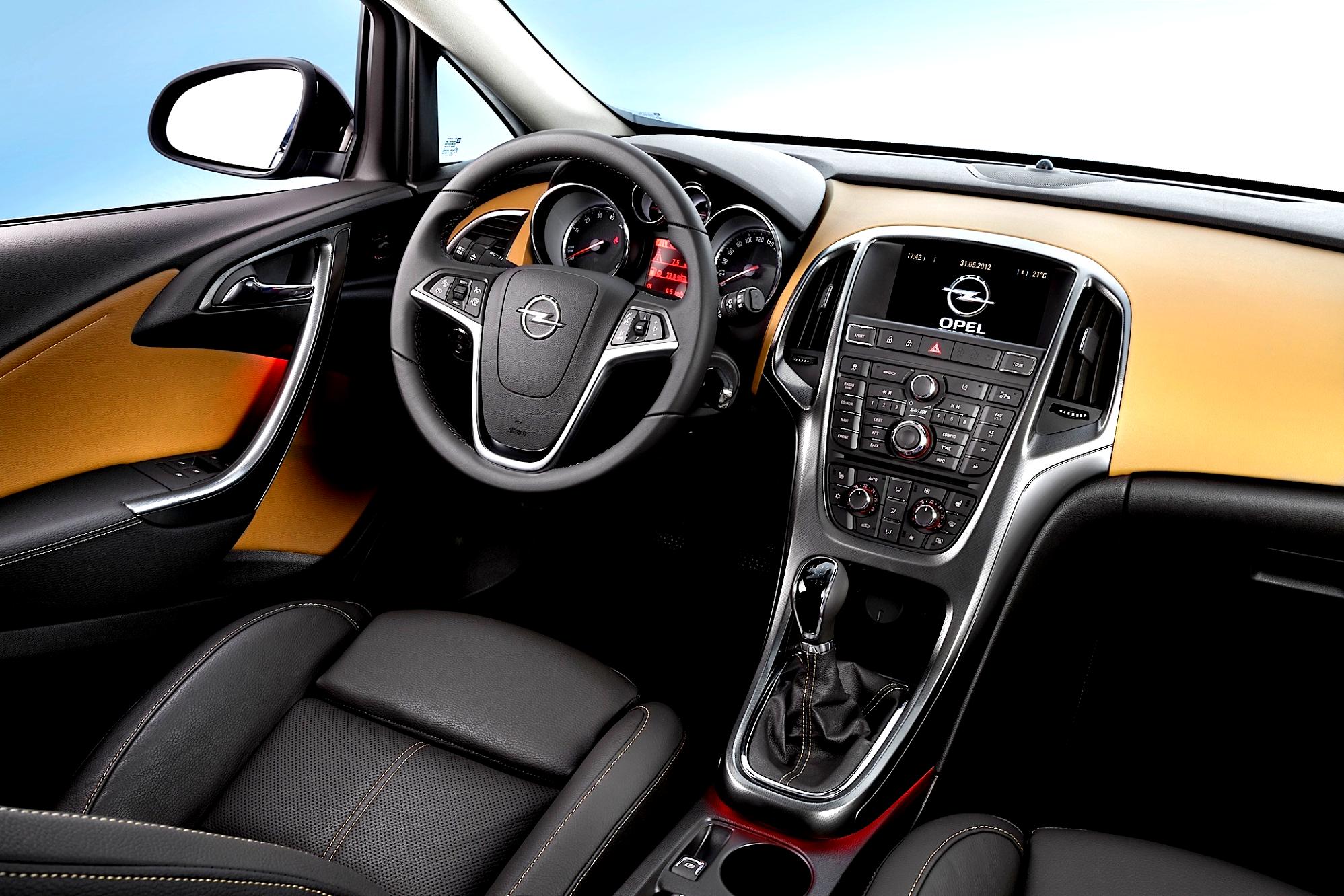 Opel Astra Sport Sedan 2012 #21