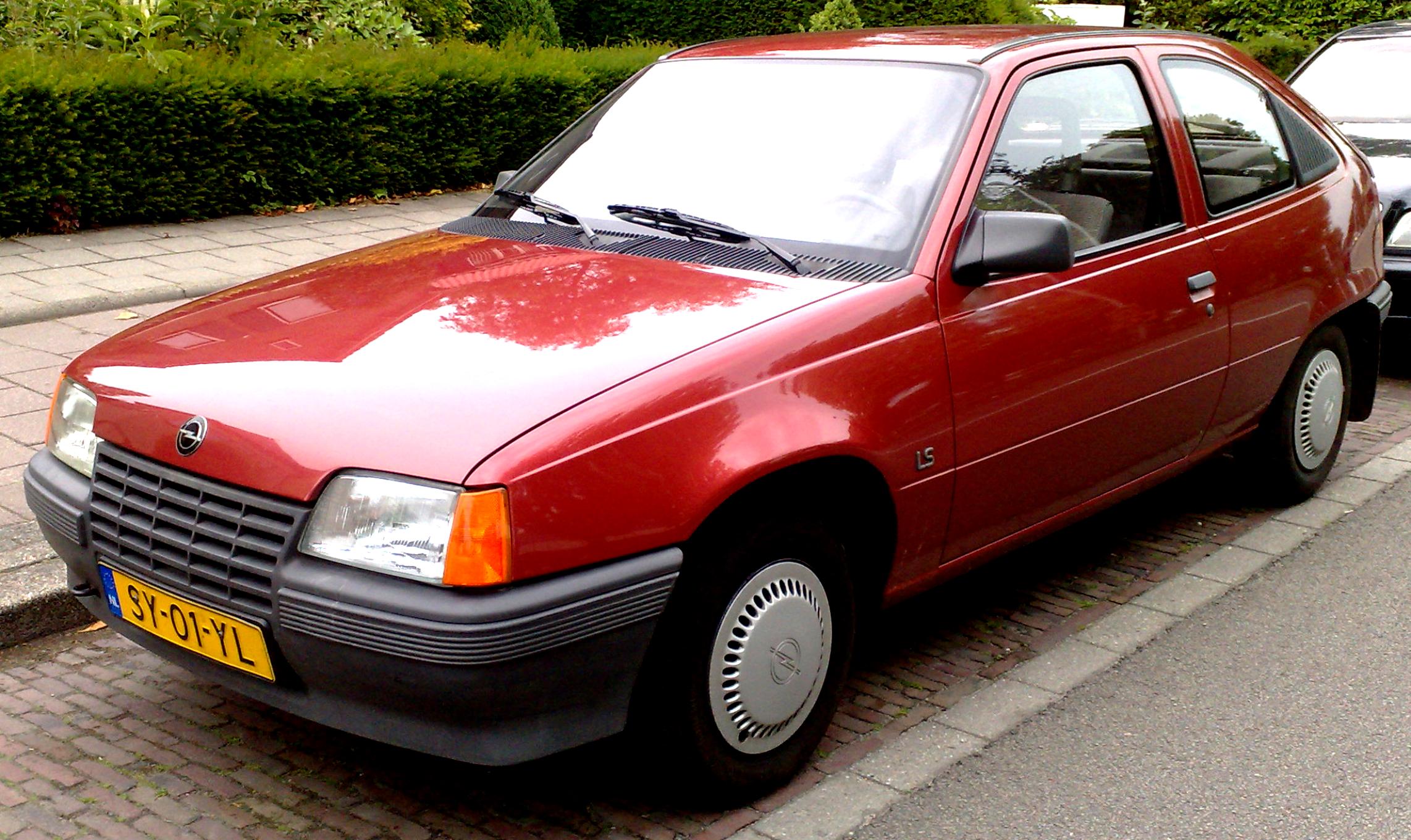 Opel Kadett Sedan 1985 #8