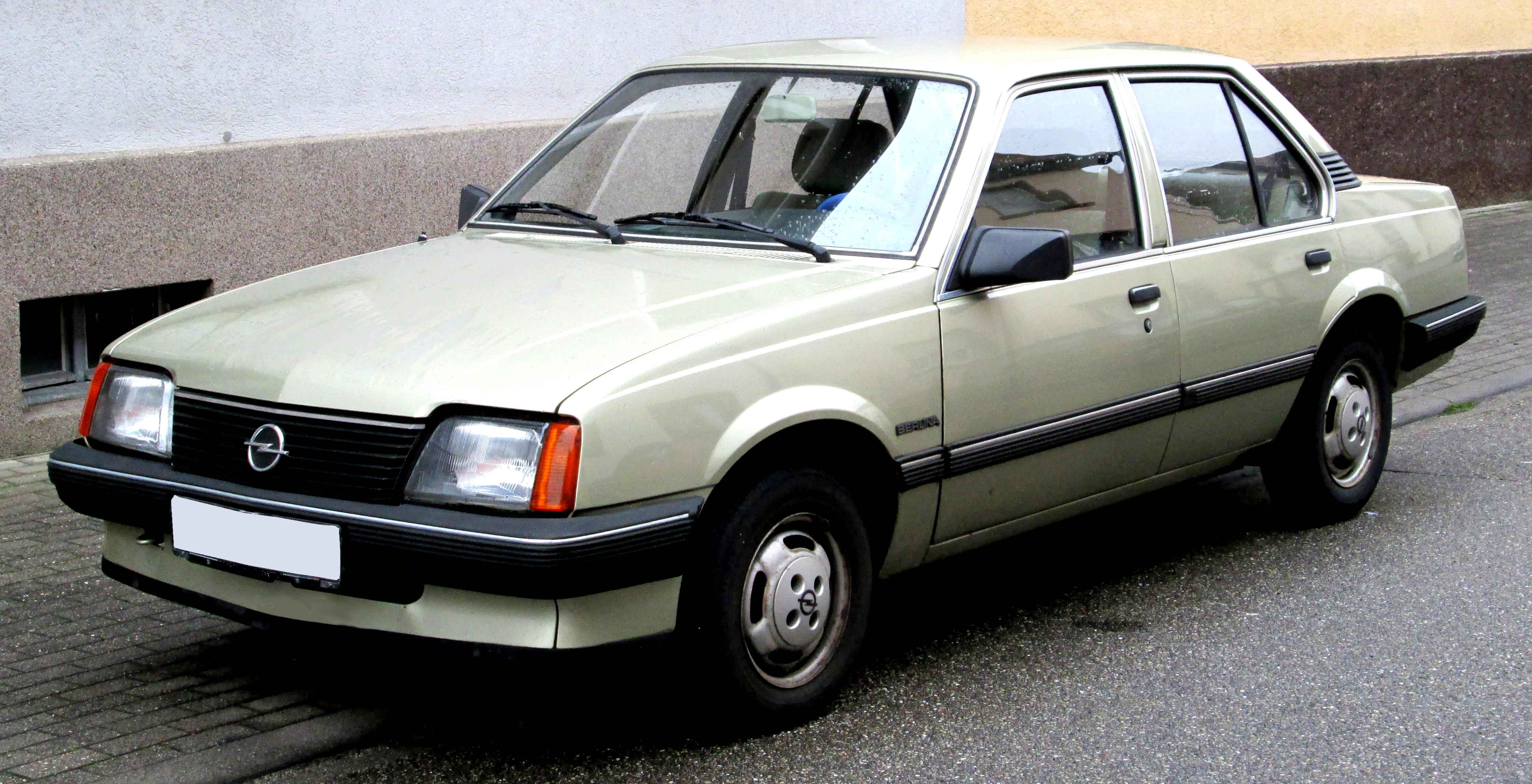 Opel Kadett Sedan 1985 #9
