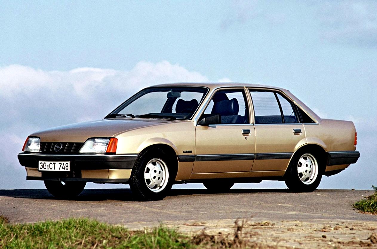 Opel Rekord Sedan 1982 #1
