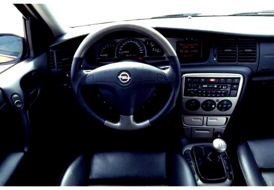 Opel Vectra Hatchback 1995 #9