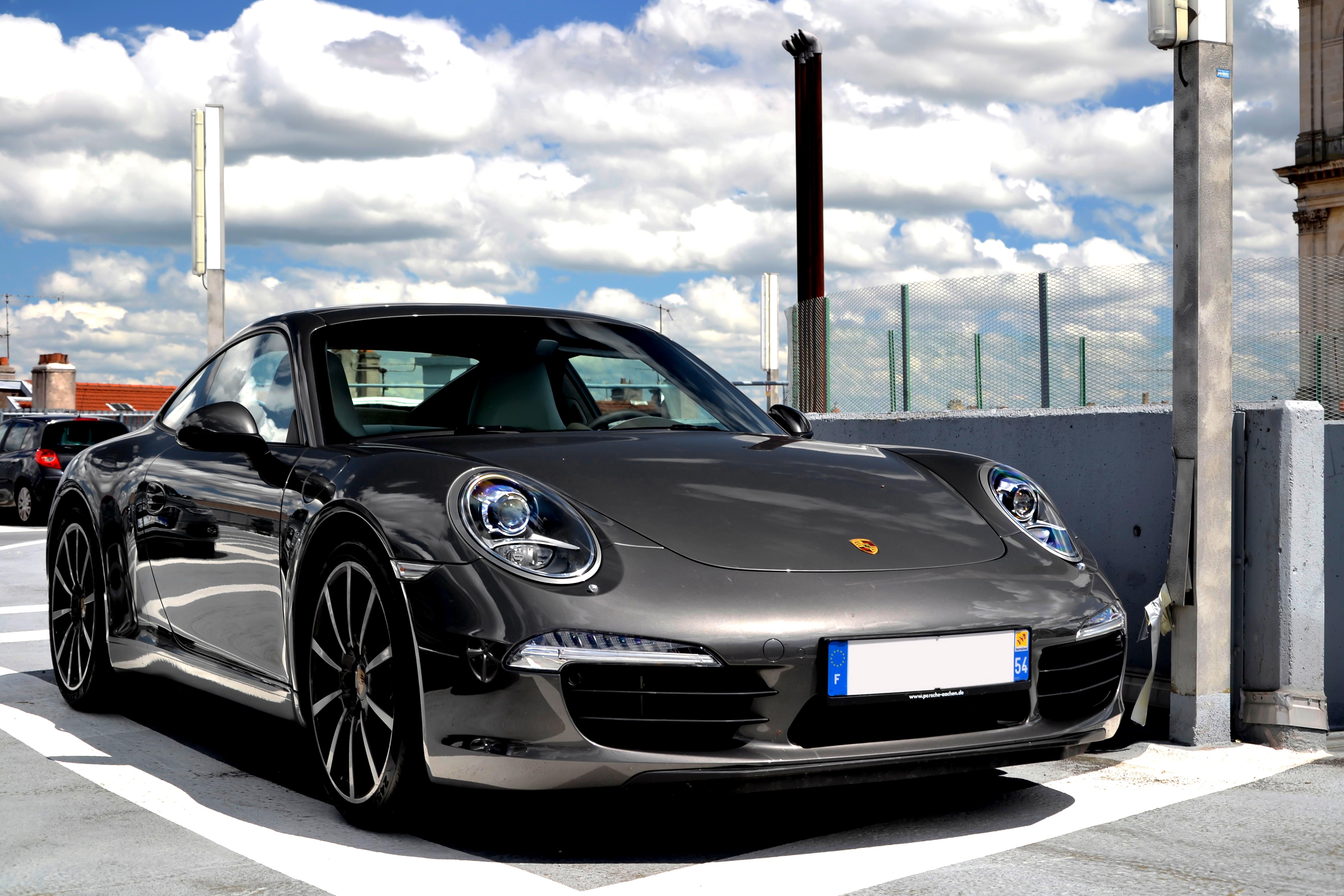 Сколько стоит машина в германии. Porsche 911. Авто Porsche 911. Порше 696.