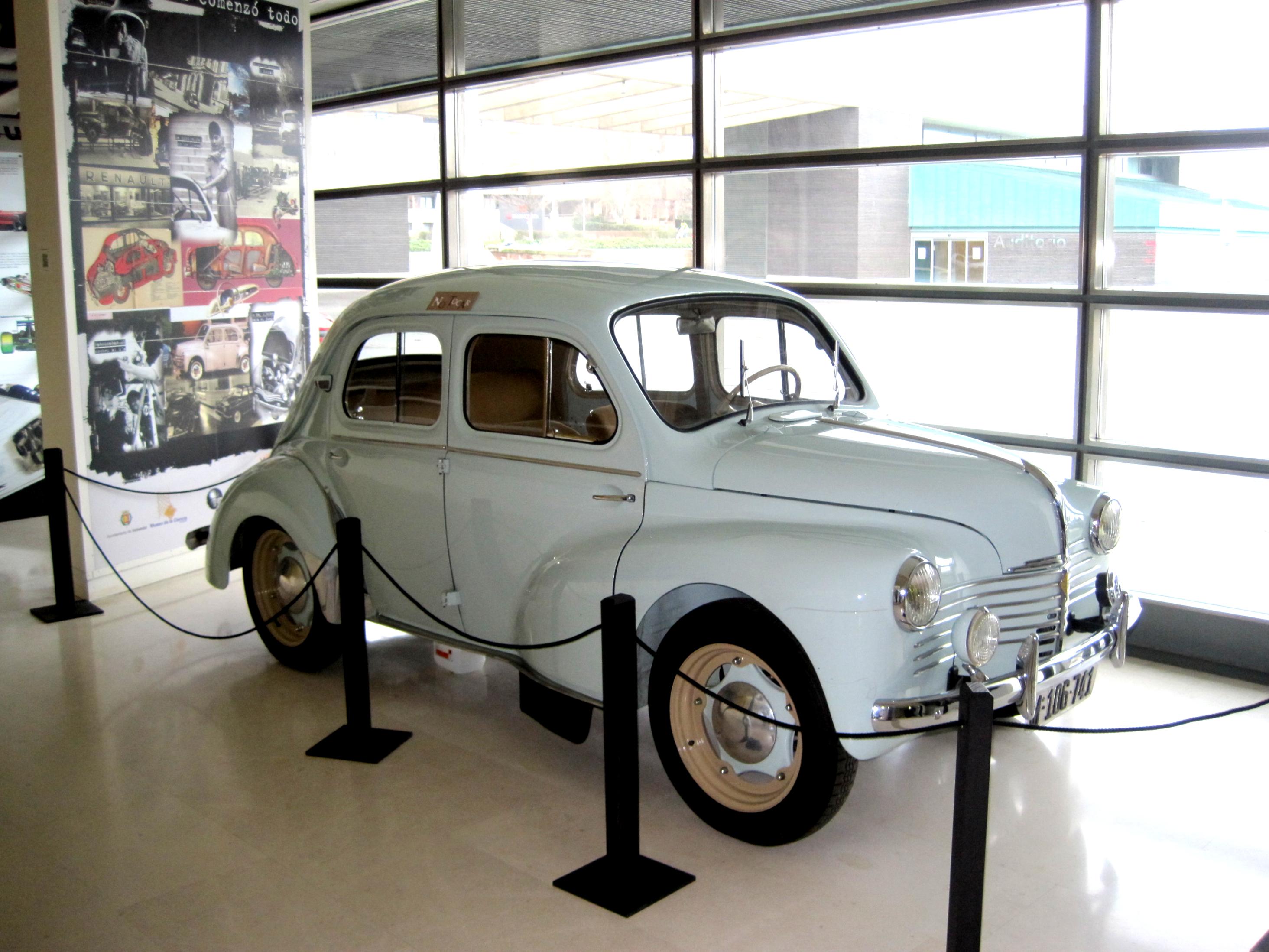 Renault 4 CV 1947 #33
