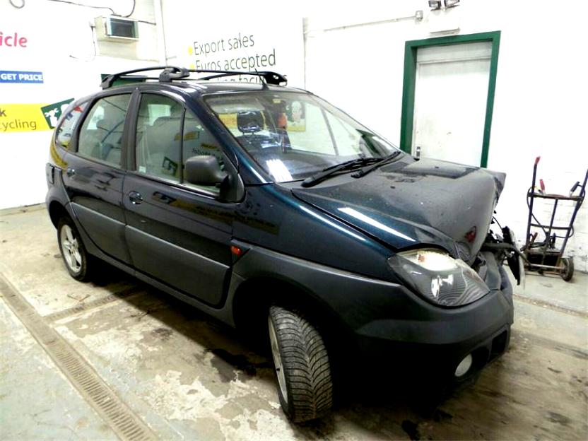 Renault Megane 5 Doors 1999 #9