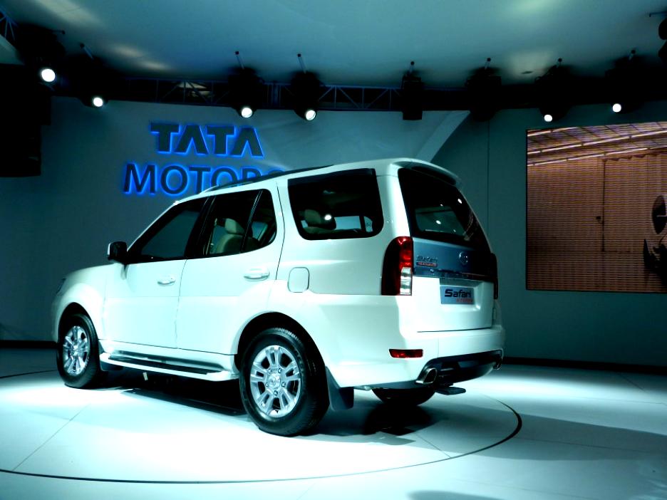 Tata Motors Safari Storme 2012 #3