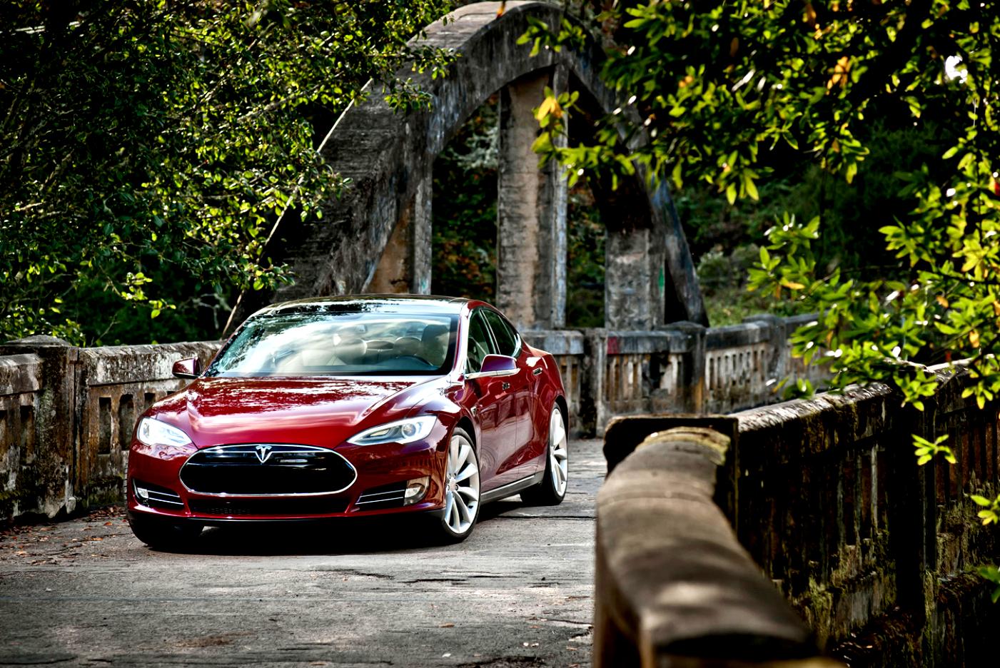 Tesla Motors Model S 2012 #23