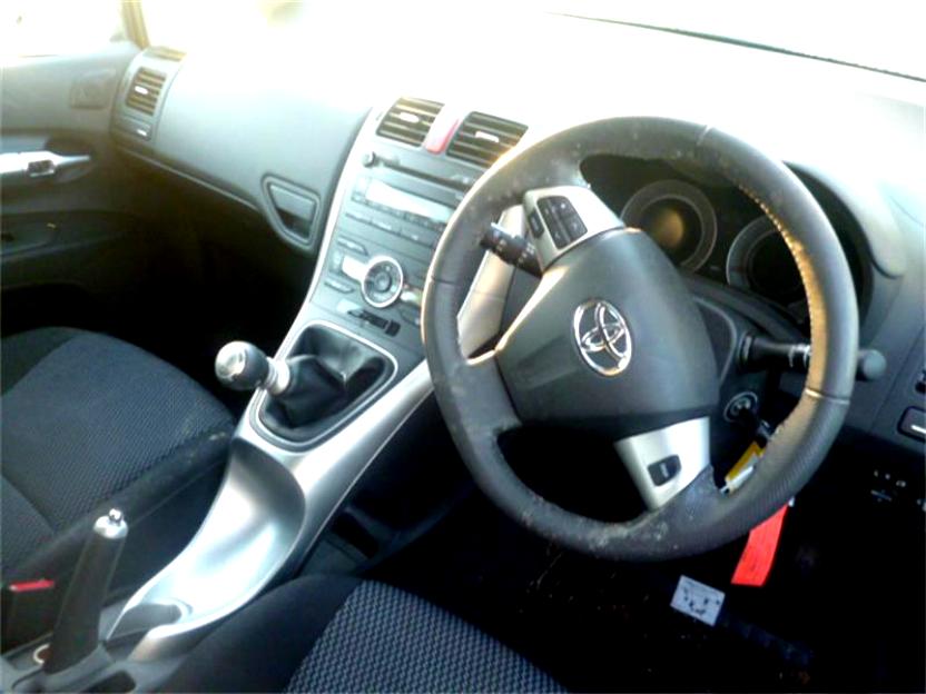 Toyota Auris 5 Doors 2010 #9
