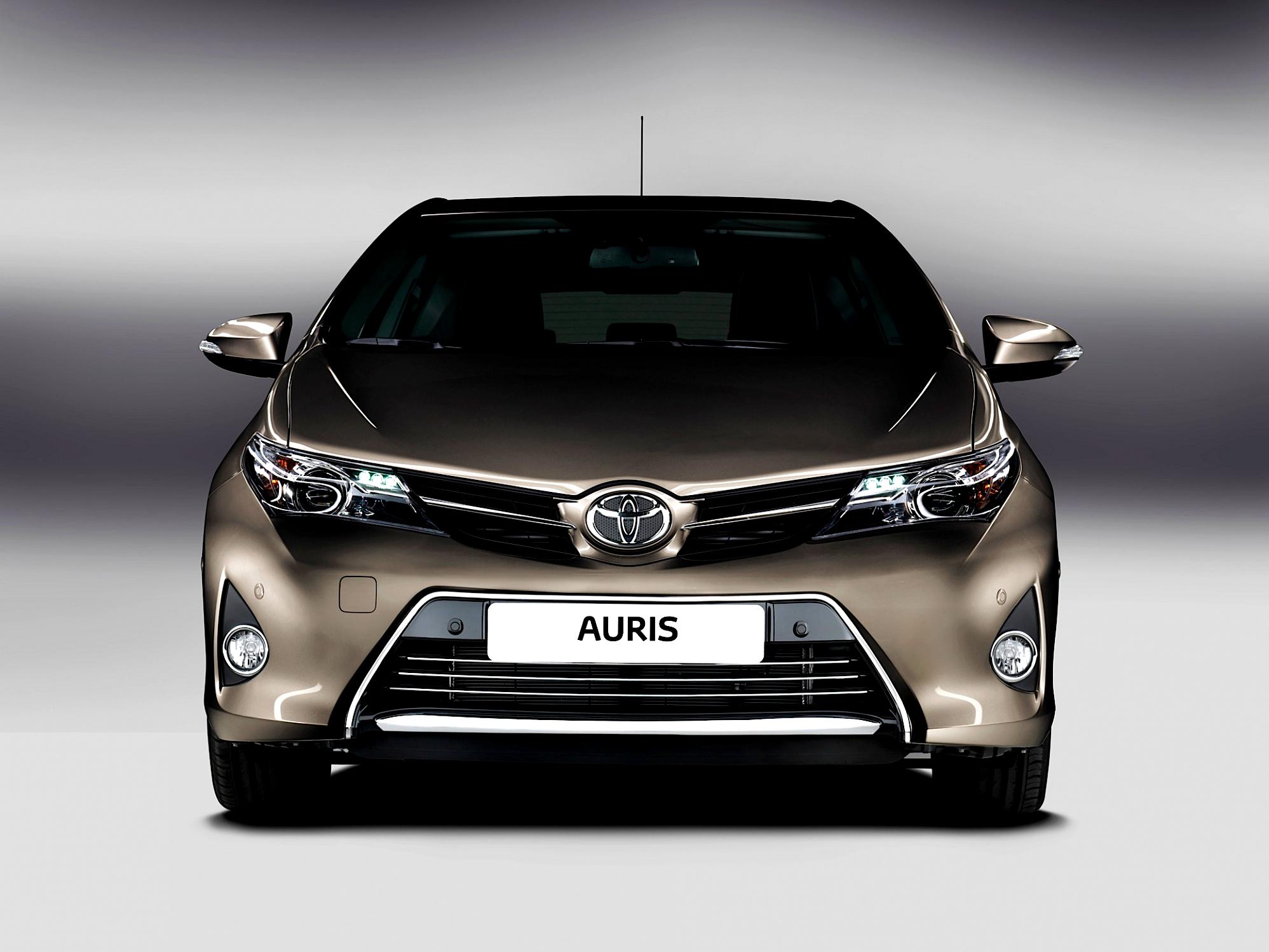 Toyota Auris 5 Doors 2013 #9