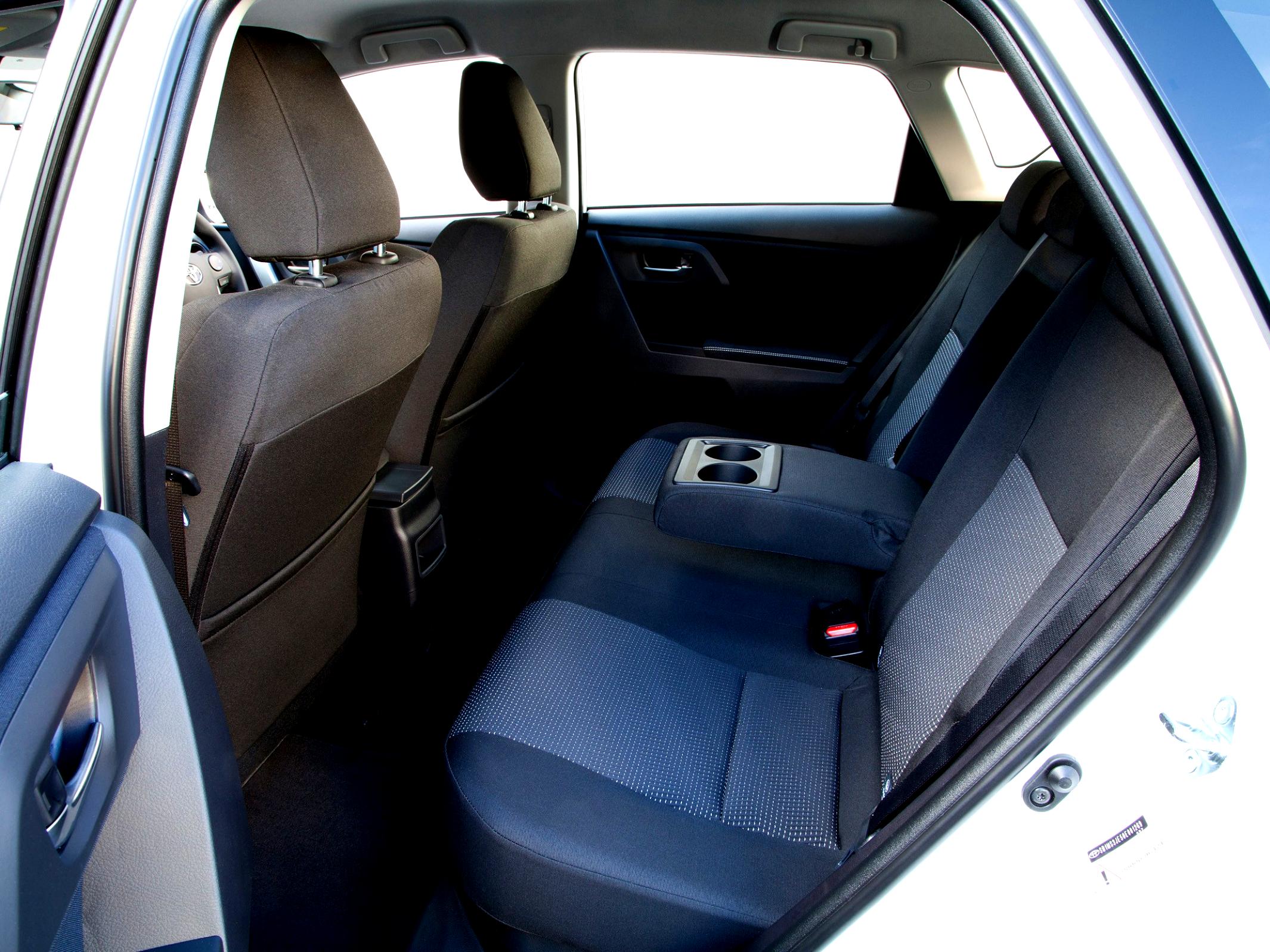 Toyota Auris 5 Doors 2013 #97