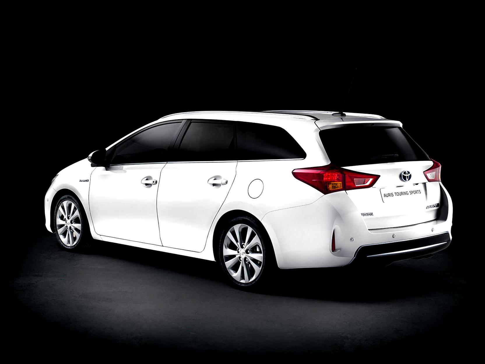 Toyota Auris Touring 2013 #3
