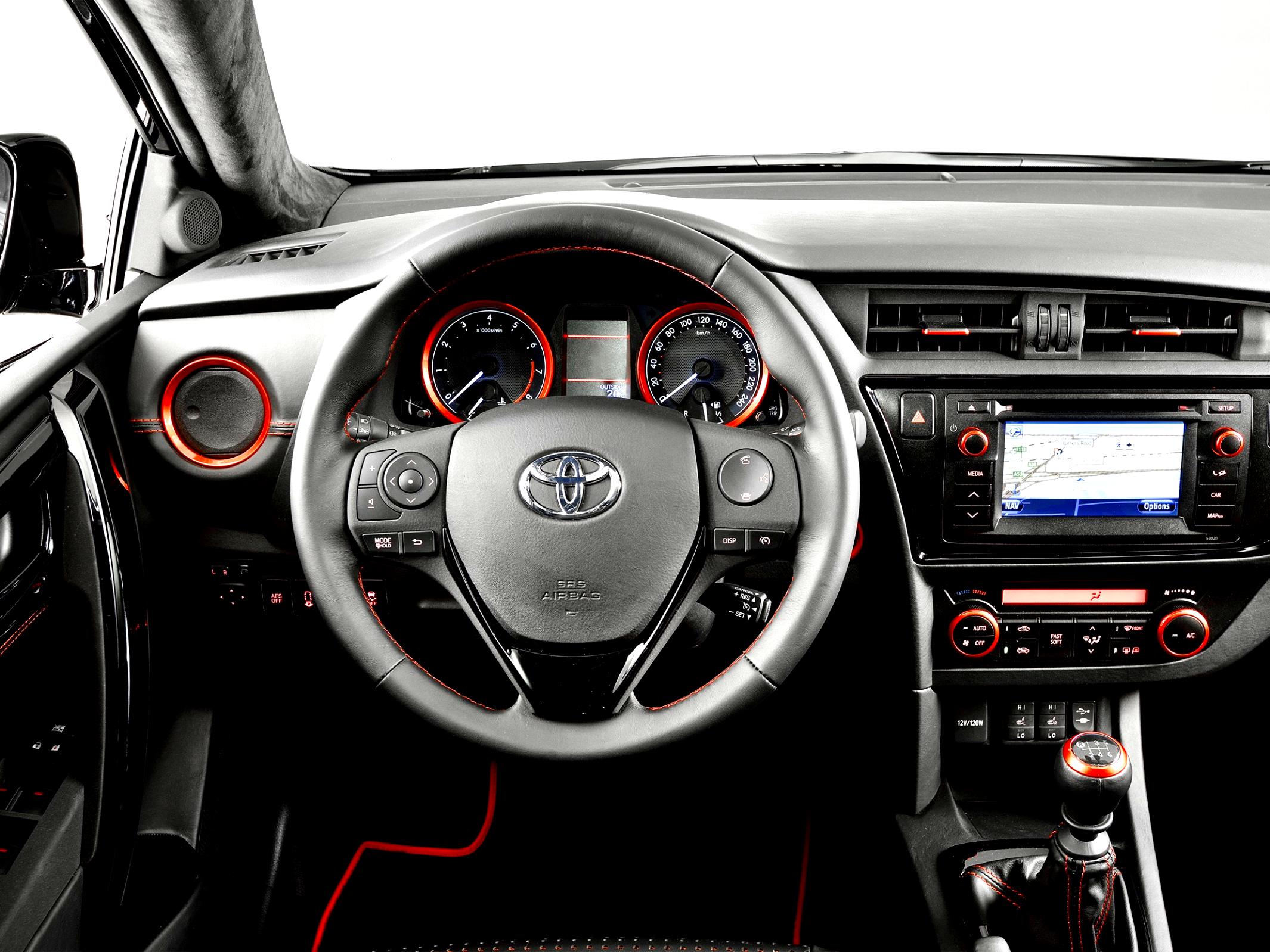 Toyota Auris Touring 2013 #66