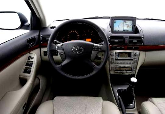 Toyota Avensis Liftback 2009 #1