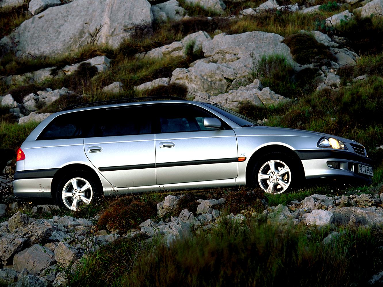 Toyota Avensis Wagon 1997 #1