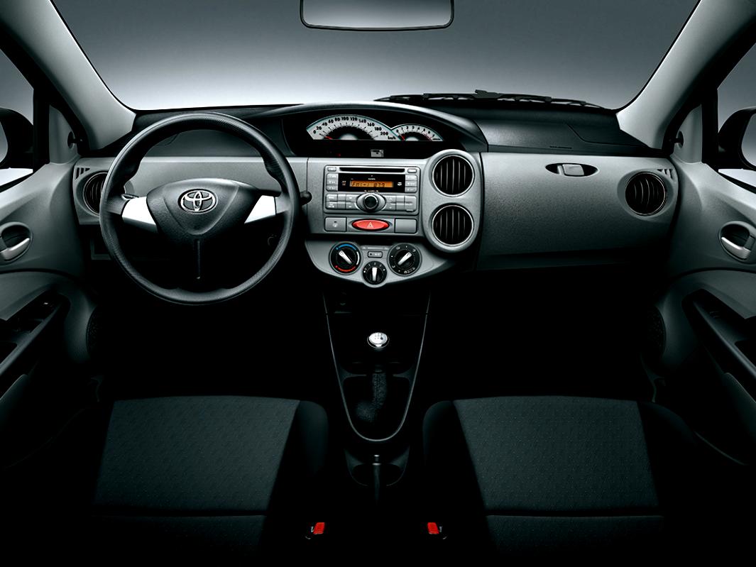 Toyota Etios 2010 #21