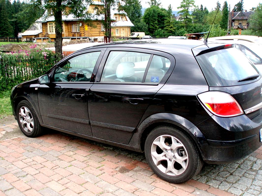 Vauxhall Astra Hatchback 2009 #36