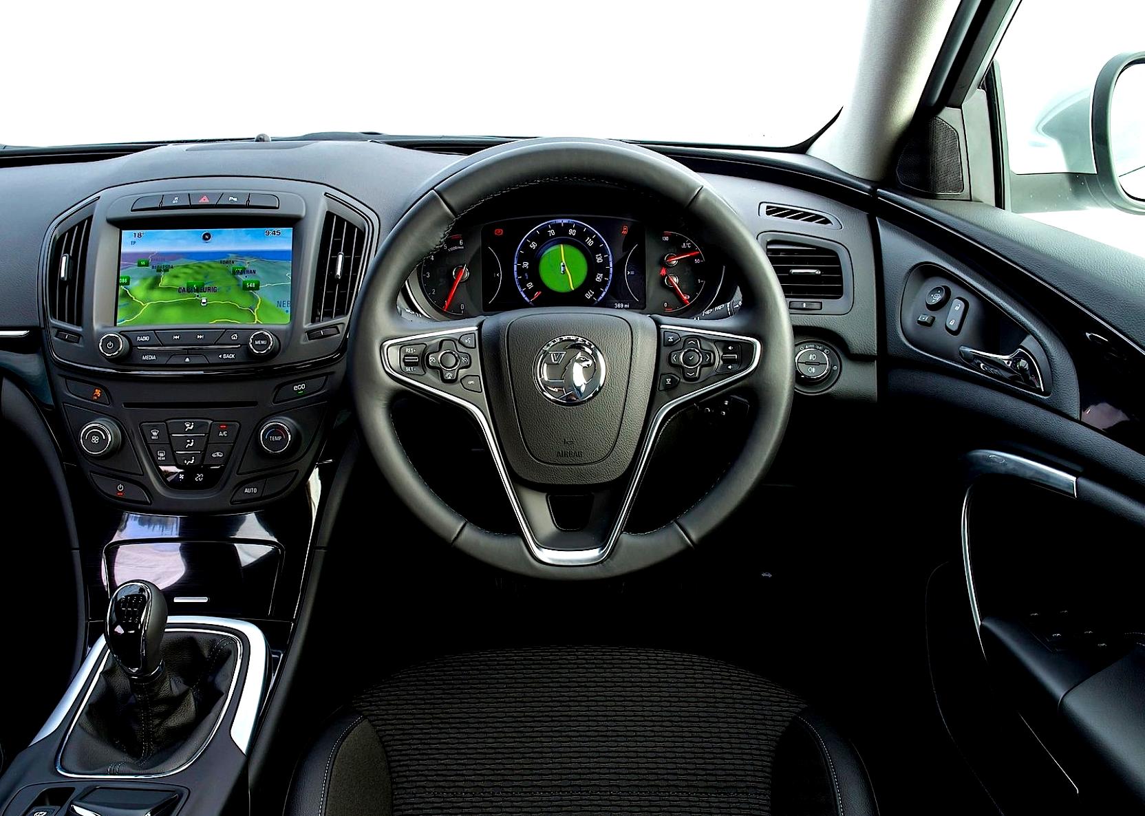 Vauxhall Insignia Hatchback 2013 #31