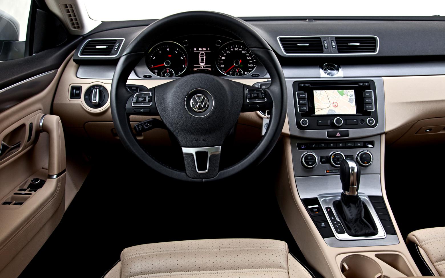 Volkswagen Passat 2012 салон