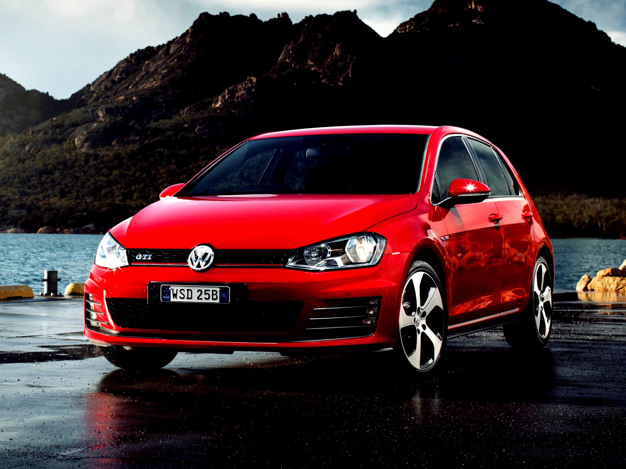 Куплю автомобиль гольф. Volkswagen Golf GTI 2014. Гольф 7 ГТИ. Volkswagen Golf 5 GTI красный. Volkswagen Golf GTI 2013.