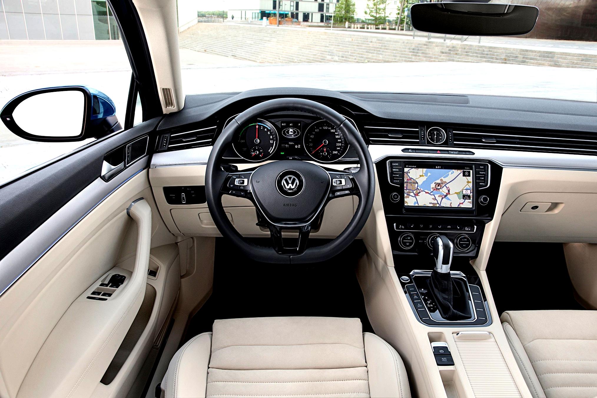 Volkswagen Passat Variant GTE 2015 #33